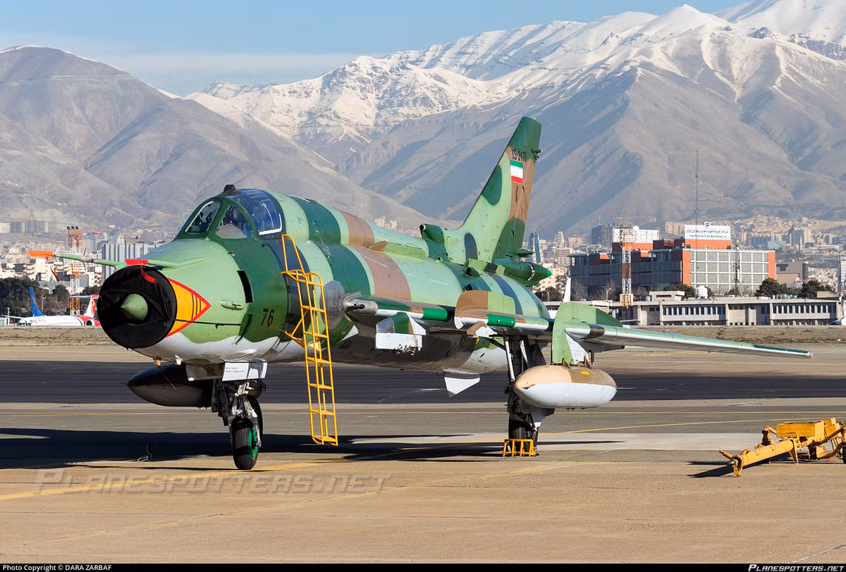 Tiếp theo là Không quân Iran, quốc gia Vùng Vịnh hiện là nơi vận hành đáng kể các máy bay chiến đấu tấn công của Liên Xô với khoảng 30 chiếc Su-24M và 15 chiếc Su-22 hiện đang được biên chế, tất cả đều có thể được dự kiến thay thế vào những năm 2020.