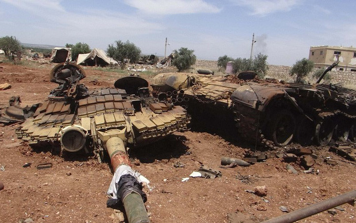 Trong khi Javelin là loại tên lửa có khả năng hoạt động cao hơn, nhưng các biến thể hiện đại của TOW hiện đang được trang bị với số lượng lớn cho quân nổi dậy ở Syria, cũng đã chứng tỏ khả năng đe dọa các dòng xe tăng Liên Xô như T-72.