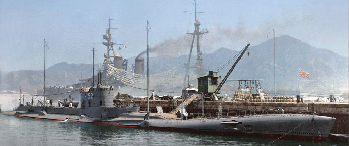 Hải quân Đế quốc Nhật Bản (IJN) đã thành lập được hạm đội tàu ngầm đa dạng nhất trong Thế chiến 2, bao gồm lớp tàu ngầm ngư lôi có người lái, tàu ngầm hạng trung, các tàu ngầm của hạm đội có thể mang theo một máy bay, tàu ngầm có tốc độ lặn cao nhất (I-201) và tàu ngầm lớn nhất trong Thế chiến 2, có thể mang nhiều máy bay ném bom (I-400).