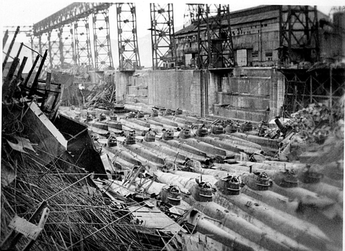 Nhật bắt đầu cuộc chiến với 63 tàu ngầm (không tính tàu ngầm mini) và thêm 111 chiếc nữa trong cuộc chiến, tổng cộng là 174 chiếc. 3/4 số tàu này (128 chiếc) đã bị mất trong chiến đấu. Những chiếc còn sót lại nếu không phải là tàu huấn luyện thì cũng chỉ là mới được ra khơi chưa được tham chiến một trận nào.