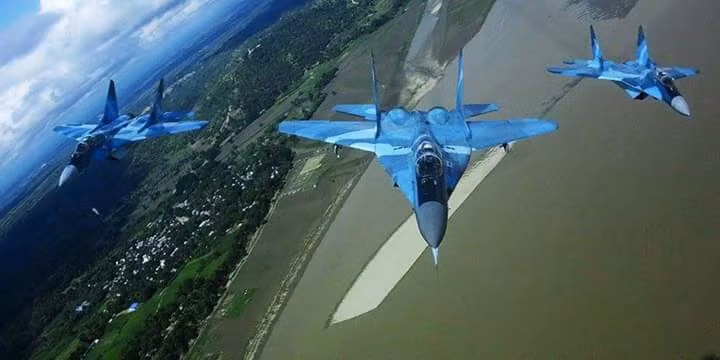 Máy bay chiến đấu MiG-29SE/SM được thiết kế để có thể vượt trội hơn các máy bay chiến đấu F-16 và F-18 của Mỹ trong Chiến tranh Lạnh. Ngay cả những biến thể lâu đời nhất của MiG-29 cũng đã được chứng minh có khả năng thách thức những chiếc F-15 trong không chiến.