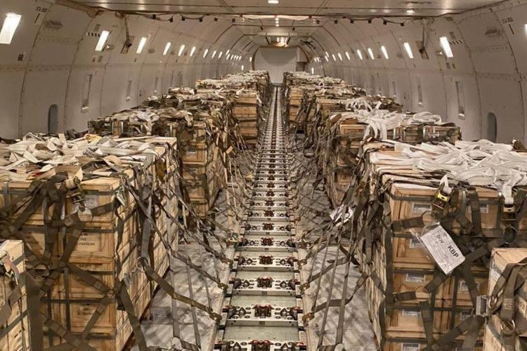 Do đó, Mỹ đã tập trung vào việc chuyển giao các hệ thống tên lửa cầm tay cho Ukraine. Bộ Quốc phòng Mỹ cũng đã thông báo gói viện trợ quân sự trị giá 350 triệu USD cho Ukraine bao gồm tên lửa Javelins và có thể cả Stingers.