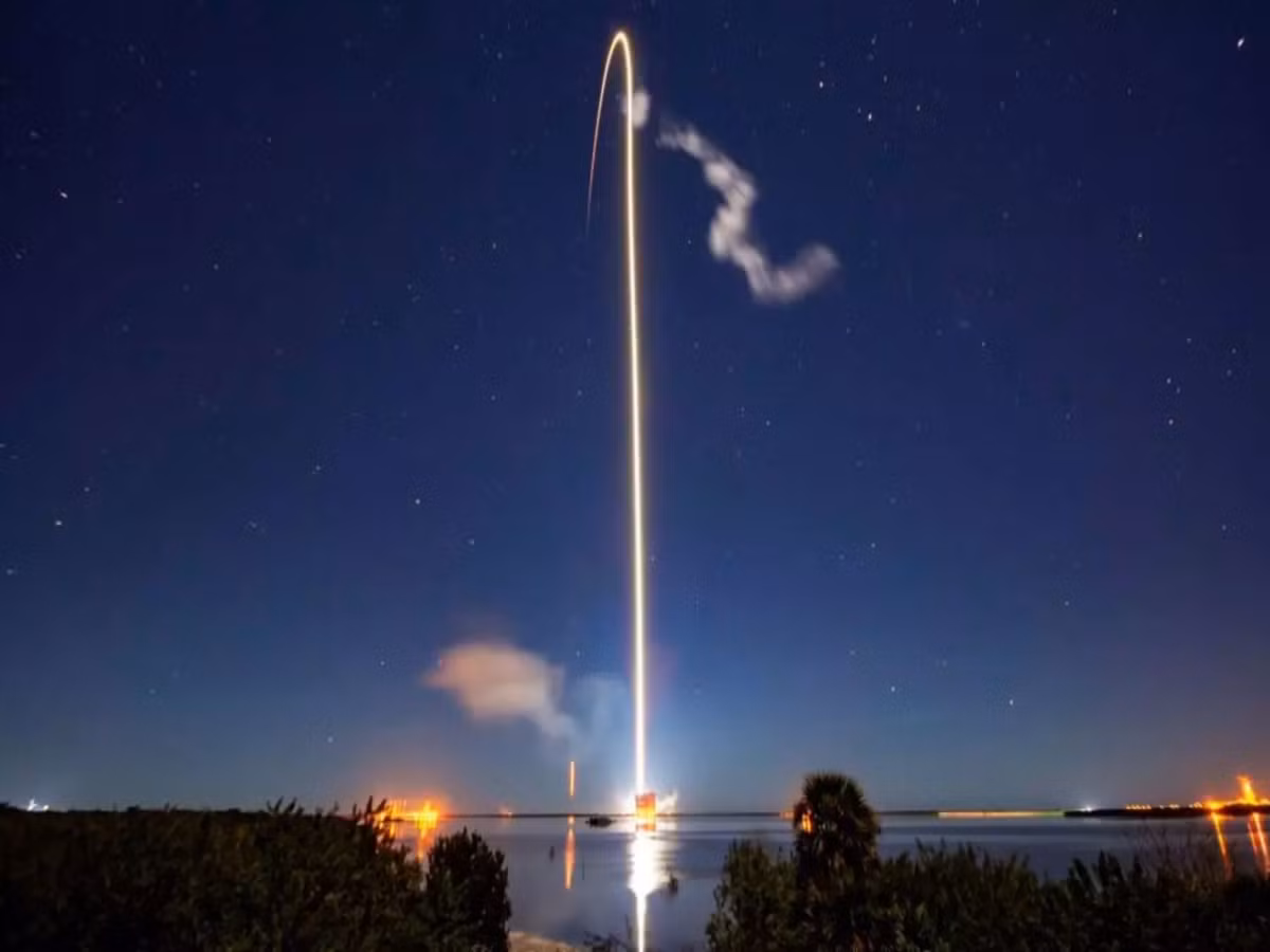 Tỷ phú Elon Musk cũng đã hợp tác với Lầu Năm Góc trong các chương trình khác, bao gồm phát triển một hệ thống tái triển khai các vũ khí quân sự của Mỹ trong không gian. Nguồn ảnh: Pinterest.