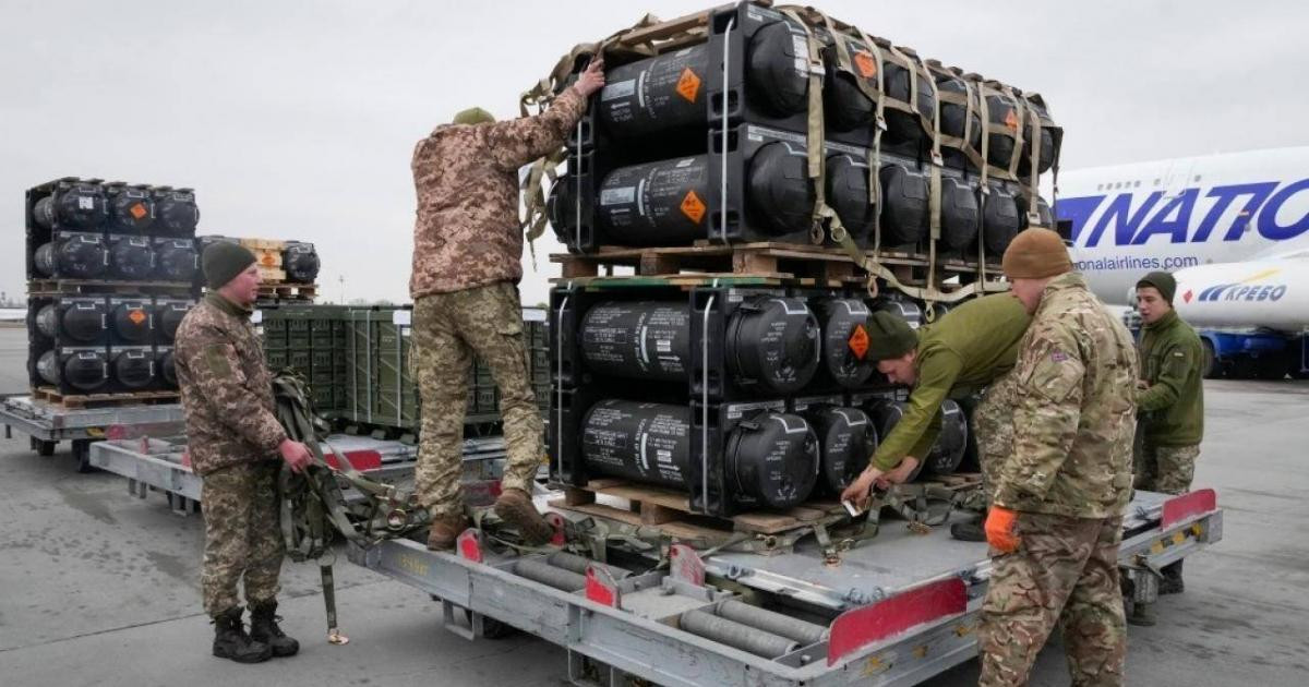 Mặc dù phương Tây gần đây đã tích cực cung cấp nhiều loại vũ khí khác nhau như súng trường, tên lửa chống tăng và tên lửa phòng không vác vai cho Ukraine, nhìn chung đây chỉ là những vũ khí chiến đấu riêng lẻ và có vai trò rất hạn chế trong việc ngăn chặn lực lượng thiết giáp khổng lồ của Nga.