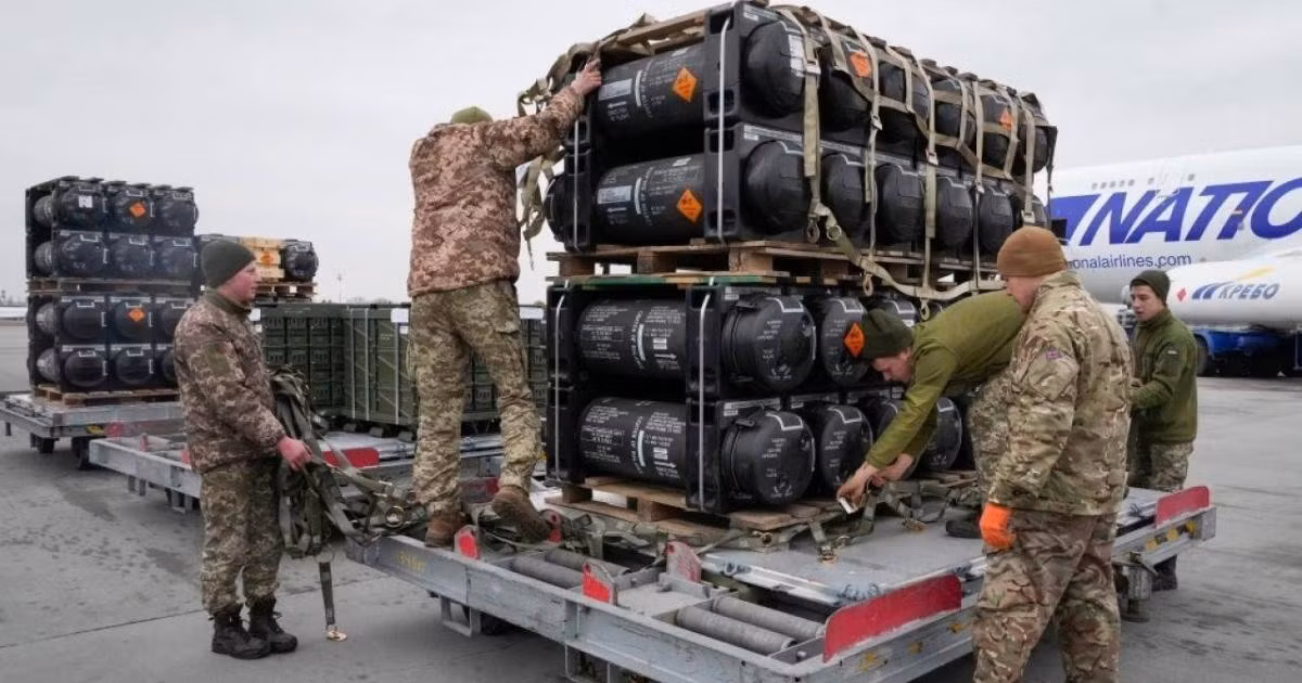 Mặc dù phương Tây gần đây đã tích cực cung cấp nhiều loại vũ khí khác nhau như súng trường, tên lửa chống tăng và tên lửa phòng không vác vai cho Ukraine, nhìn chung đây chỉ là những vũ khí chiến đấu riêng lẻ và có vai trò rất hạn chế trong việc ngăn chặn lực lượng thiết giáp khổng lồ của Nga.