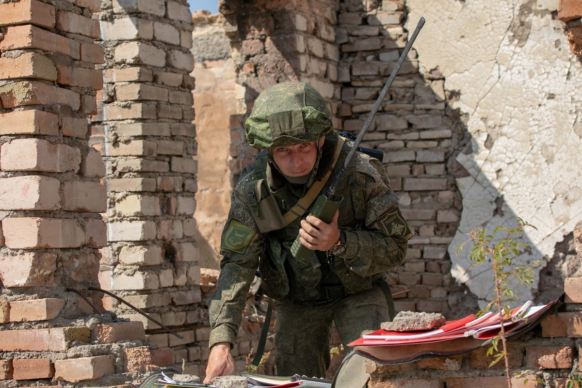 Trong cuộc xung đột ở vùng Donbass của Ukraine năm 2014, "Nhóm chiến đấu cấp tiểu đoàn" của Nga thường sát cánh chiến đấu với lực lượng dân quân Ukraine và sử dụng sức mạnh của lực lượng này để thực hiện trinh sát và cảnh báo nhằm bù đắp cho sự hạn chế của lực lượng dân quân.