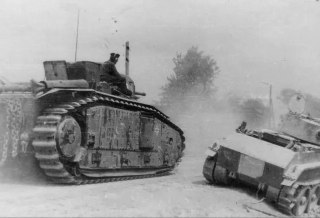 Là một chiếc xe tăng được thiết kế với nhiệm vụ hỗ trợ bộ binh, Char B1 có kích thước khá tốt giúp nó trở thành tấm khiên che chắn và bảo vệ cho bộ binh và cùng hỗ trợ bộ binh tiến công.