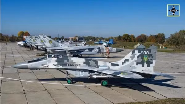 Tuy nhiên, các cuộc không chiến quy mô lớn giữa các lực lượng Nga và Ukraine vẫn khó xảy ra, một phần vì không bên nào có khả năng leo thang và thứ hai là tỷ lệ sẵn sàng chiến đấu thấp của các máy bay trong không quân Ukraine. Nghĩa là nếu xảy ra xung đột, các máy bay Ukraine sẽ bị tiêu diệt ngay trên mặt đất.