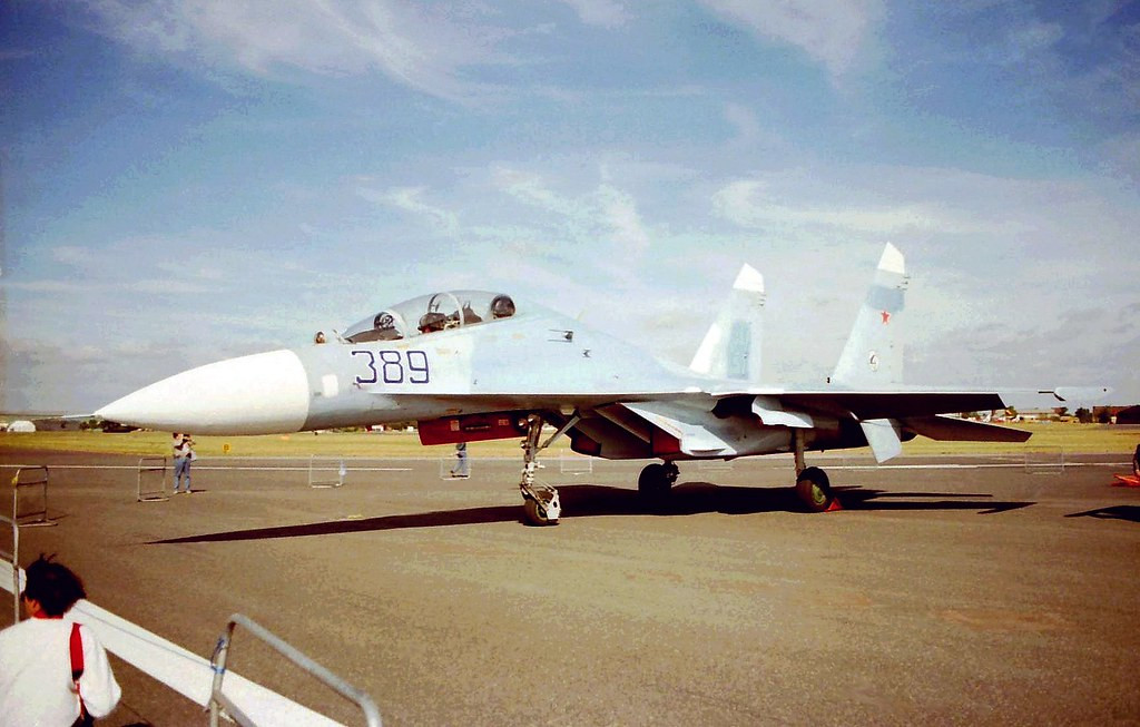 Điều này cũng phản ánh xu hướng phát triển chung trong những năm 1980, là các máy bay chiến đấu chiếm ưu thế trên không cao cấp trở nên chuyên biệt với một vai trò hơn, mà không có khả năng đa nhiệm.