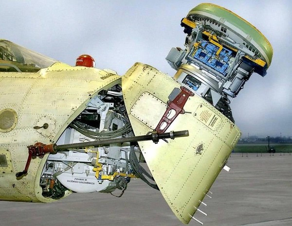 Mặc dù được đánh giá cao trong những năm 1980, nhưng radar N001 của Su-27 có phạm vi phát hiện mục tiêu chỉ là 80 km đối với các mục tiêu có kích thước rộng ba mét vuông, trong khi phạm vi phát hiện của Irbis-E đối với các mục tiêu như vậy là 400 km.