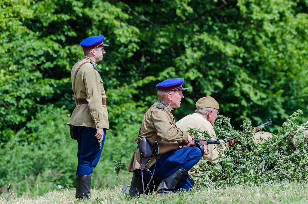 Nhiệm vụ chính của NKVD là các hoạt động tình báo hải ngoại, phản gián, chống gián điệp nước ngoài, các hoạt động điều tra, kiểm soát biên giới, bảo vệ các lãnh tụ của ủy ban trung ương đảng cộng sản Liên Xô và chính phủ Liên Xô, bảo đảm truyền thông của chính quyền cũng như chống lại các phong trào ly khai, những nhân vật và tổ chức hoạt động chống Nhà nước Xô viết.