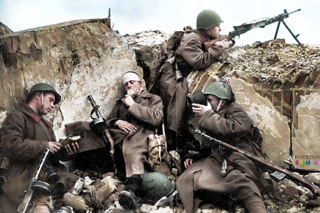 Sự lì lợm của lực lượng NKVD cũng như các công dân thành phố Stalingrad đã câu kéo đủ thời gian cho lực lượng chính quy đến kịp thời vào ngày 28/8/1942. Một lực lượng hỗn hợp bao gồm 2 lữ đoàn bộ binh độc lập, 1 trung đoàn NKVD, 1 đơn vị lính hải quân đánh bộ cùng với 3.000 dân quân đã được thành lập nhằm bảo vệ khu vực này khỏi tay người Đức. Về sau những người này được gọi là "Nhóm Gorokhov".