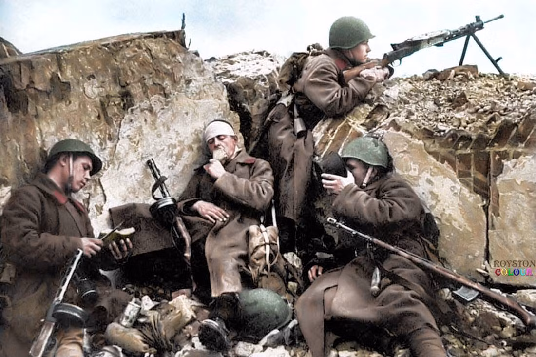 Sự lì lợm của lực lượng NKVD cũng như các công dân thành phố Stalingrad đã câu kéo đủ thời gian cho lực lượng chính quy đến kịp thời vào ngày 28/8/1942. Một lực lượng hỗn hợp bao gồm 2 lữ đoàn bộ binh độc lập, 1 trung đoàn NKVD, 1 đơn vị lính hải quân đánh bộ cùng với 3.000 dân quân đã được thành lập nhằm bảo vệ khu vực này khỏi tay người Đức. Về sau những người này được gọi là "Nhóm Gorokhov".