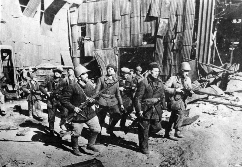 Những người công nhân này đã chiến đấu trên những chiếc xe tăng không được trang bị ống ngắm và không có kinh nghiệm chiến đấu nên do đó họ đã nhanh chóng bị bắn hỏng bởi những người lính tăng Đức kì cựu.
