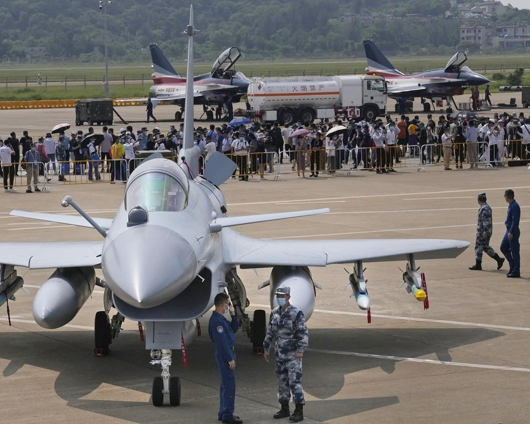 Trở lại với diễn biến vụ việc, Bộ Ngoại giao Trung Quốc từ chối bình luận về lý do tại sao PLA lại thực hiện một cuộc xuất kích lớn như vậy và nói rằng đó không phải là vấn đề ngoại giao.