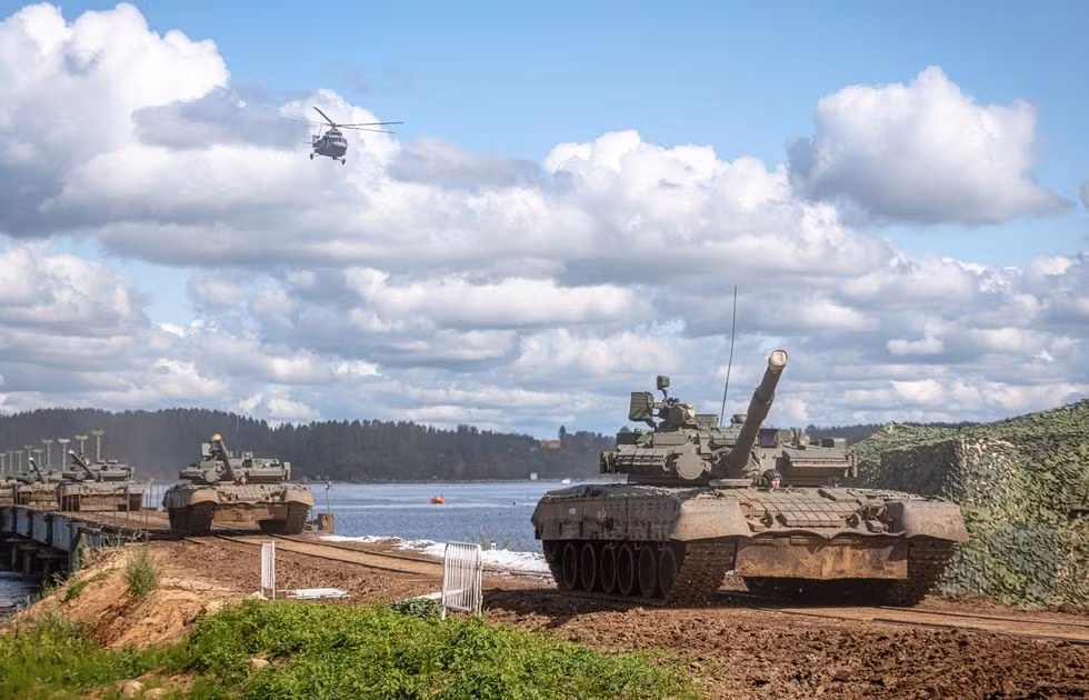 Việc Nga tăng cường quân sự ở Đông Âu đã khiến nhiều chính phủ, bao gồm cả Mỹ tin rằng một hình thức tấn công nào đó nhằm vào Ukraine sắp xảy ra. Một cuộc chiến tranh lớn - mà các chuyên gia cảnh báo có thể là cuộc xung đột lớn nhất ở châu Âu trong gần 80 năm có thể sẽ không bắt đầu ngay lập tức.