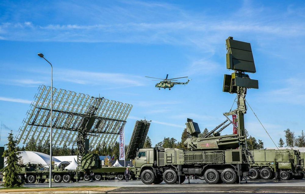 Thứ năm là chiến tranh điện tử. Lực lượng tác chiến điện tử của Nga cũng sẽ đưa các hệ thống đáng gờm của họ hoạt động nhiều ngày trước một cuộc tấn công thực sự, với mục đích kép là thu thập thông tin tình báo và làm phức tạp thêm công tác chuẩn bị phòng thủ của Ukraine.