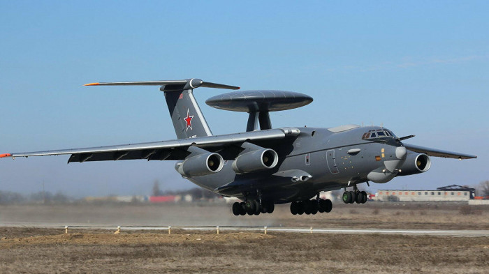 Máy bay cảnh báo sớm trên không Beriev A-50 sẽ theo dõi các máy bay của Ukraine và NATO. Các thiết bị gây nhiễu như hệ thống Tiranda và Krashuka sẽ gây nhiễu sóng radar và thông tin liên lạc của Ukraine và NATO, thậm chí cả các vệ tinh trinh sát radar trên quỹ đạo.