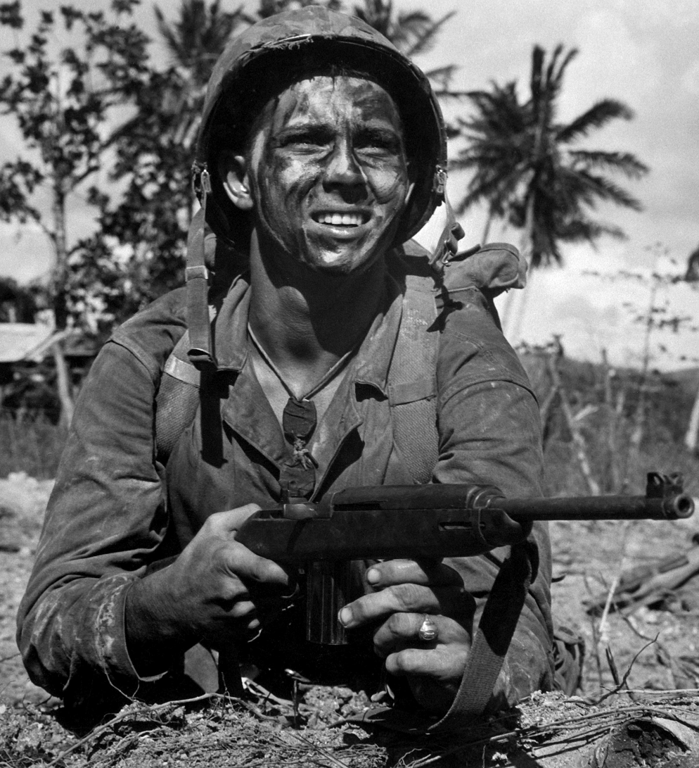 Vào giai đoạn cuối của Thế chiến II, người Mỹ cho ra đời M2 Carbine. Súng M2 Carbine được phát triển dựa trên súng M1 Carbine. Điểm cải tiến lớn nhất của M2 so với M1 là có khả năng bắn tự động.