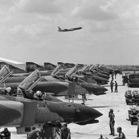 Năm 1972, F-111 quay trở lại tham gia Chiến dịch Linebacker và Linebacker II, lực lượng hùng hậu và sự chuẩn bị kỹ lưỡng hơn, với 48 chiếc F-111 được chia thành 3 nhóm, triển khai tại căn cứ Takhli của Thái Lan và bắt đầu các nhiệm vụ ban đêm ở vùng Tây Bắc Việt Nam.