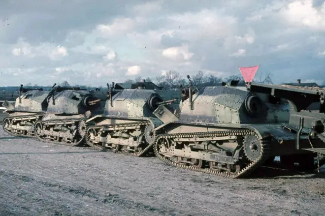 Sau Thế chiến 1 nước Anh đẩy mạnh việc nghiên cứu để tăng khả năng chiến đấu cho những chiếc xe tăng. Tuy nhiên vào thời điểm đó chiến tranh đã kết thúc, điều này khiến quân đội Anh không thể thử nghiệm những mẫu xe tăng mới của mình. Nhưng họ vẫn giữ theo quan niệm trong thiết kế xe tăng đó là sẽ có 2 loại tăng cùng hỗ trợ nhau trên chiến trường.