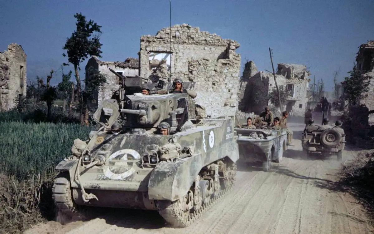 Cùng với những thành công trong mặt trận Châu Phi đã tạo nên biệt danh “Nữ hoàng sa mạc” cho xe tăng Anh. Xe tăng Matilda cùng với dòng Sherman được sử dụng rộng rãi ở cả 3 mặt trận. Xe tăng Churchill cũng có những điểm tương tự và trở thành xe tăng có khả năng sống sót tốt do giáp dày cùng với việc nâng cấp pháo 75mm và 95mm.