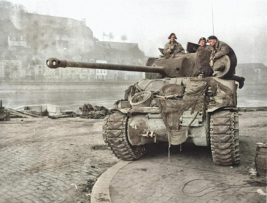 Càng về sau thì người Anh cũng cải tạo những chiếc xe tăng của họ và cho ra đời dòng xe tăng cải tiến Sherman Firefly được trang bị pháo 76,2mm. Sau đó thì người Anh cũng bổ sung thêm vào học thuyết quân sự của họ, sử dụng xe tăng Sherman làm tăng hành trình và dòng tăng Stuart làm trinh sát hỗ trợ tấn công.