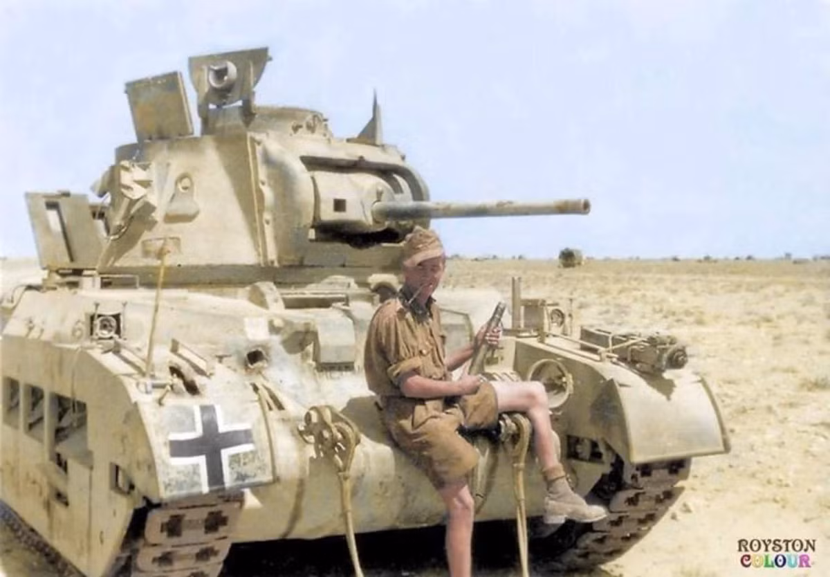 Trên chiến trường Pháp năm 1940, những chiếc Matilda 2 này đã phản công hiệu quả khi đối đầu với đội quân thiết giáp của tướng Rommel, binh lính Đức đã gặp rất nhiều khó khăn trong việc tìm cách phá hủy những chiếc xe tăng này.