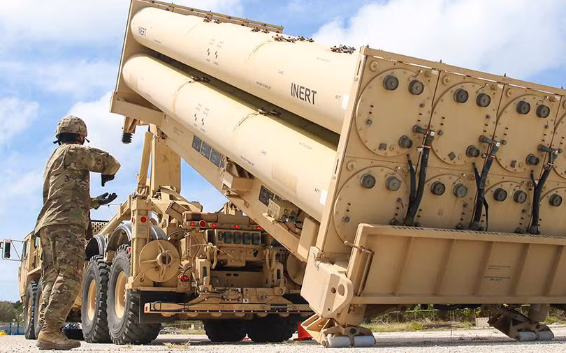 Tuy nhiên nếu có sự xuất hiện của nhân viên Mỹ, thì THAAD có thể tác động đến sự cân bằng quyền lực giữa Ukraine và Nga. Bản thân THAAD sẽ vẫn dễ bị tổn thương nếu không có thêm các vũ khí khác của Mỹ bảo vệ, thì sự hiện diện của các nhân viên Mỹ sẽ khiến Nga phải dè chừng khi hành động để tránh một cuộc đối đầu.