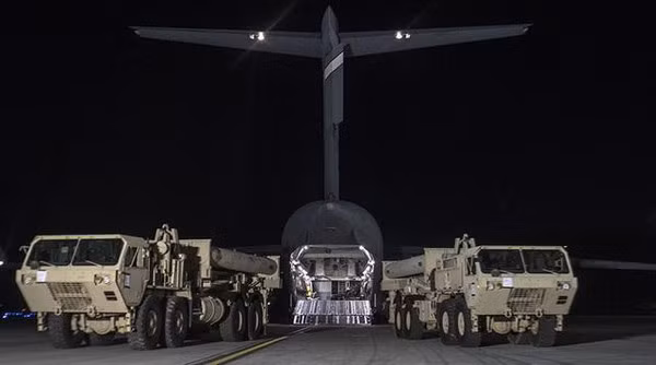 Điều này được đưa ra sau khi chính quyền Kiev yêu cầu Mỹ triển khai hệ thống THAAD tới lãnh thổ của mình, vào ngày 7/2 vừa qua. Các hệ thống này được cho là sẽ được triển khai gần Kharkov trên lãnh thổ Ukraine, cùng với các radar AN/TPY-2 có thể phát hiện mục tiêu tới 1.000km vào lãnh thổ Nga.