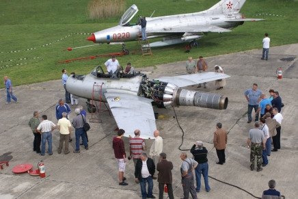 Những chiếc tiêm kích tối tân MiG-15 với những tính năng ưu việt, được lắp động cơ này đã được sản xuất hàng loạt vào năm 1948. Đây được coi là một sai lầm chết người của người Anh. Nguồn ảnh: Pinterest.