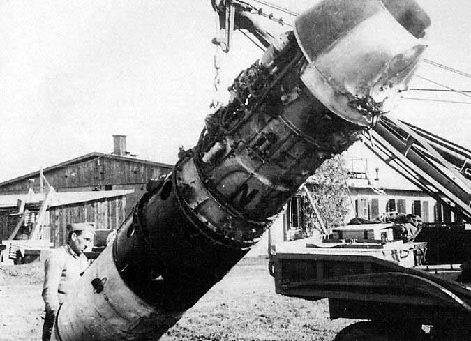 Phòng thiết kế Mikoyan sau khi tiếp nhận động cơ RD-45 đã chế tạo chiếc tiêm kích thần thánh MiG-15, làm nên niềm tự hào của Không quân Liên Xô lúc bấy giờ.