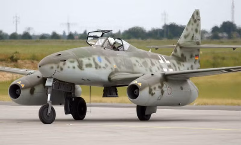 Sau khi chiến tranh kết thúc, nhận thấy ưu thế to lớn của máy bay phản lực, Mỹ và Liên Xô tiến hành thu thập đầy đủ các tài liệu về kỹ thuật, linh kiện máy bay Me-262 của Đức, kết hợp với công nghệ trong nước, để nhanh chóng phát triển máy bay phản lực của riêng mình.