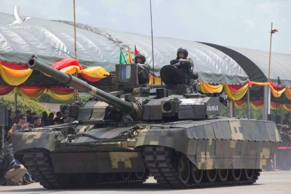 Mất bảy năm để các xe tăng được chuyển giao cho Thái Lan, nghĩa là Malyshev có sản lượng trung bình chỉ bảy chiếc mỗi năm. Nhà máy Malyshev đã xuống cấp đáng kể vào thời điểm bắt đầu sản xuất cho Thái Lan.