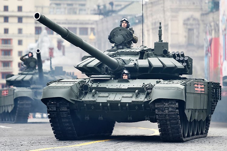 T-72B3 - loại xe tăng được sử dụng rộng rãi nhất của Nga, có giáp phía trước là 550 mm. Ngược lại, đạn APFSDS hiện đại được sử dụng trên xe tăng Nga có sức xuyên 740mm, kết hợp với lớp giáp vượt trội sẽ mang lại lợi thế to lớn trước các xe tăng hiện đại nhất của Ukraine.
