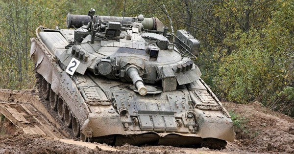 T-80UD được hưởng lợi từ giáp phản ứng nổ Kontakt-5 và giáp cơ bản, được các chuyên gia đánh giá là mạnh hơn đáng kể so với giáp phản ứng nổ Kontakt-1 cũ hơn nhiều, đang được quân đội Ukraine trang bị trên xe tăng T-64 và T-72.