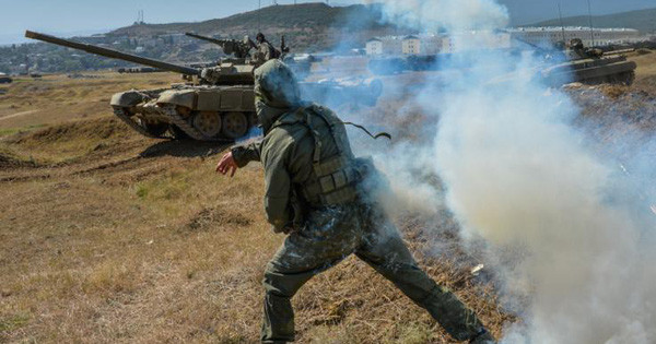 Cuộc giao tranh đã diễn ra trong hai tuần, Ukraine thông báo vào ngày 10/3, kể từ khi cuộc chiến bắt đầu Ukraine đã giết và làm bị thương hơn 12.000 quân Nga, đồng thời phá hủy 56 máy bay chiến đấu và 82 máy bay trực thăng của Nga. Trong khi đó, phía Nga lại khẳng định rằng thiệt hại của phía họ "thấp hơn nhiều lần" so với đối phương. Nguồn ảnh: Foxt.