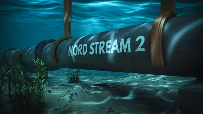 Từ khi Anh rời khỏi liên minh Châu Âu, Đức được xem như quốc gia trụ cột và đồng thời cũng là người hưởng lợi nhiều nhất từ dự án khí đốt Dòng chảy phương Bắc 2 (Nord Stream 2) của châu Âu với Nga, vì Đức đang theo đuổi việc từ bỏ nhiệt điện và điện nguyên tử. Bằng quyết định đình chỉ Nord Stream 2, Đức đang tự lấy đá ghè vào chân mình.