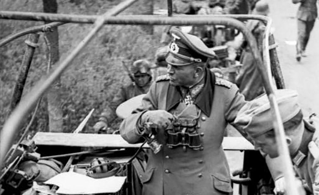 Như đã nói ở trên, sau 1 khoảng thời gian bị Quốc trưởng đuổi về nhà sống với gia đình, đến năm 1943, Guderian được triệu tập trở lại chủ yếu để làm công tác hậu cần như xây dựng chiến lược, thiết kế và sản xuất xe tăng,...