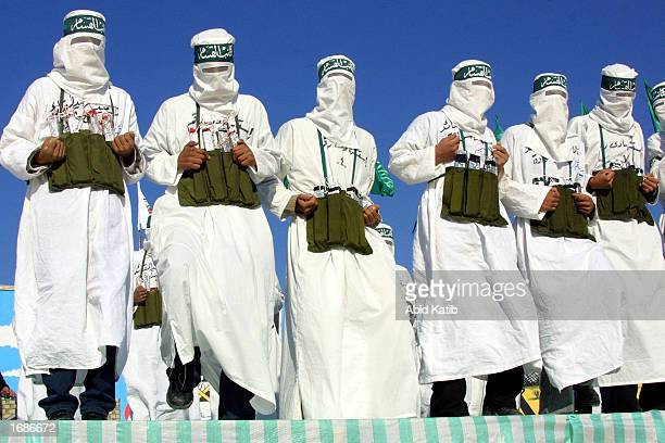 Tuy tôn giáo không phải là động lực duy nhất của đánh bom liều chết, nhưng cũng chiếm một phần đáng kể. Đa số những vụ đánh bom liều chết kể từ năm 2003 đều thực hiện bởi các nhóm khủng bố có liên quan đến tôn giáo.