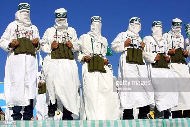 Tuy tôn giáo không phải là động lực duy nhất của đánh bom liều chết, nhưng cũng chiếm một phần đáng kể. Đa số những vụ đánh bom liều chết kể từ năm 2003 đều thực hiện bởi các nhóm khủng bố có liên quan đến tôn giáo.