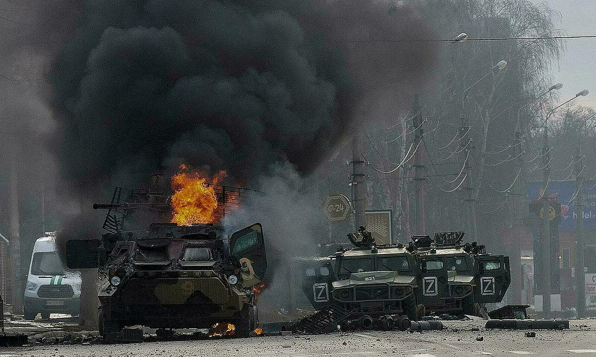 Theo hướng Zaporozhye, quân đội Ukraine đang tiếp tục tấn công vào đường tiếp tế hậu cần của Nga, lập kế hoạch giải tỏa vòng vây trong thành phố Mariupol bằng cách tấn công đường tiếp tế hậu cần của quân đội Nga. Các tiểu đoàn trinh sát số 225 và 226 mới được thành lập của Tiểu đoàn Azov ở Kharkov cũng đi về phía nam đến Zaporozhye để tham gia chiến dịch giải vây.