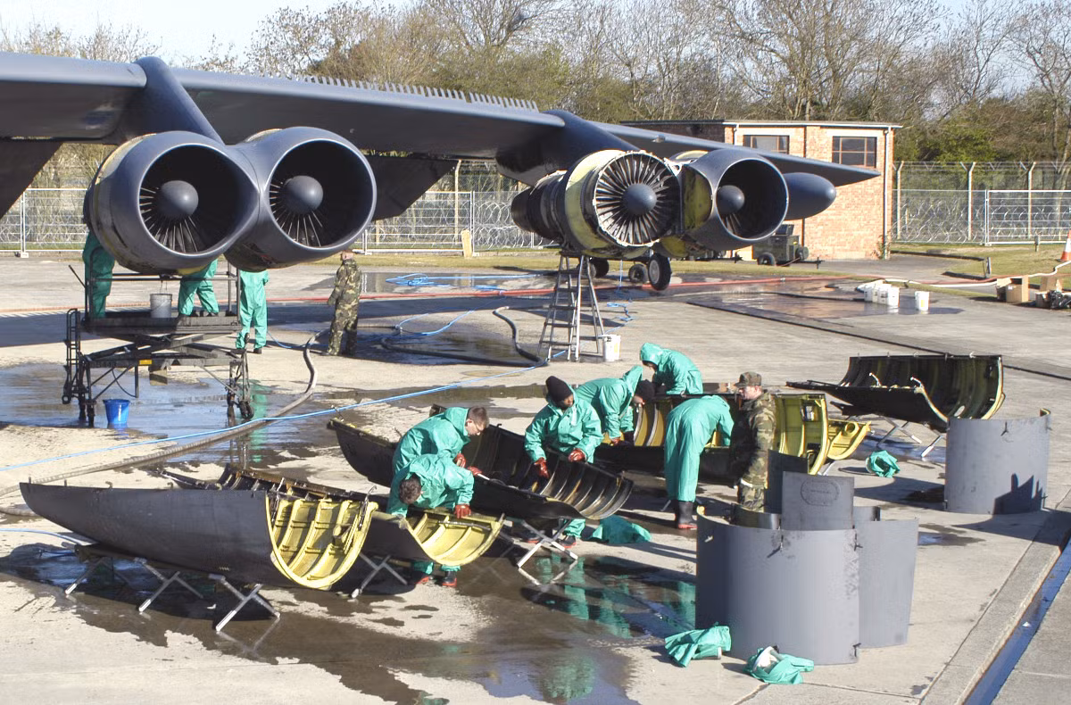 Tập đoàn Raytheon cho hay, radar mảng quét điện tử chủ động mới dựa trên radar APG-79 và APG-82 của Raytheon, sẽ tăng phạm vi phát hiện mục tiêu của B-52 và nó sẽ tăng số lượng mục tiêu mà máy bay ném bom có thể xác định được.