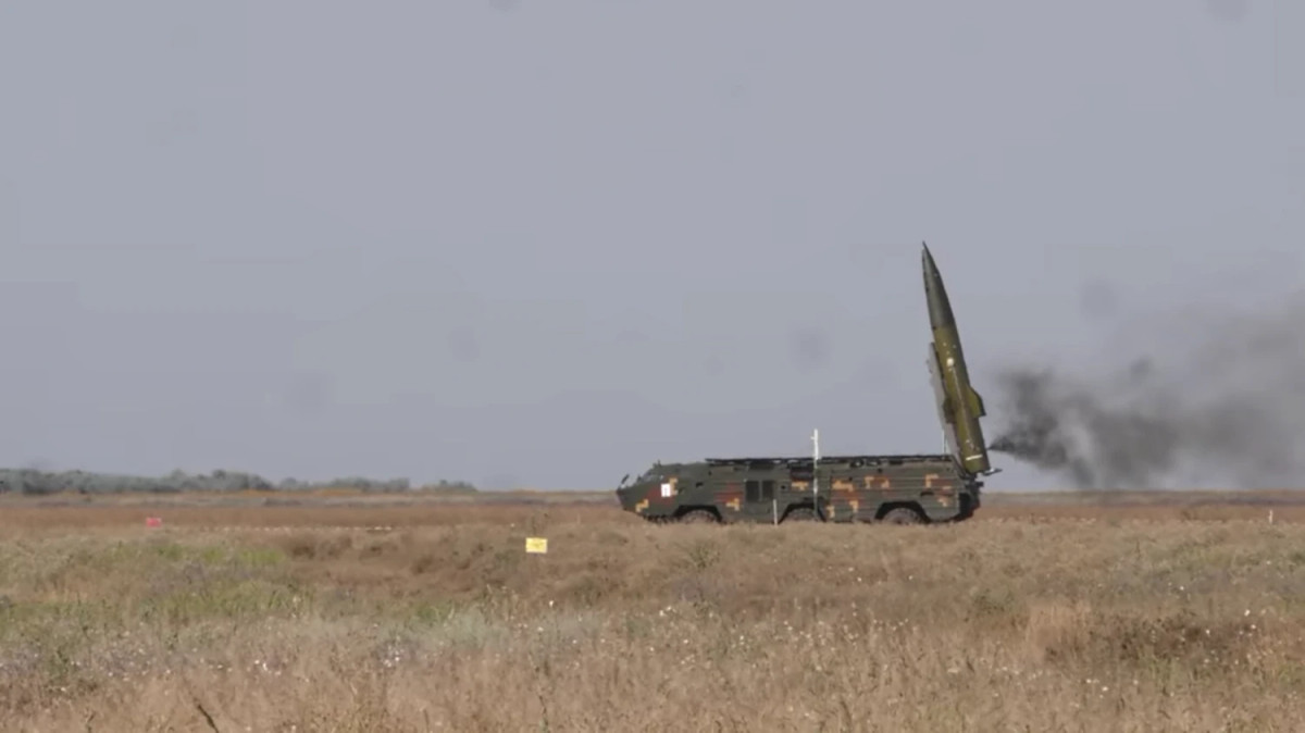 Sau khi Liên Xô tan rã, Ukraine được kế thừa nhiều loại tên lửa này và đã tiến hành nhiều cải tiến. Trong quá trình sửa đổi, Tochka-U được trang bị thêm hệ thống dừng khẩn cấp và hệ thống điều khiển từ xa. Phòng thiết kế MK Yangel Pivdenne đã tiến hành sửa đổi tên lửa để khôi phục lại cơ số đạn.