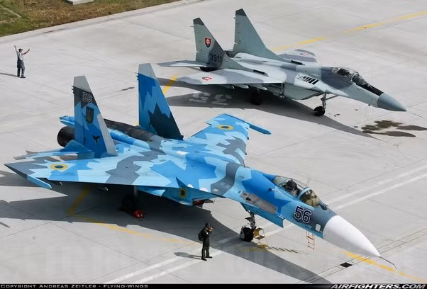Ukraine được kế thừa cả MiG-29 và Su-27 từ Liên Xô khi siêu cường tan rã vào năm 1991, nhưng các đơn vị không quân của nước này đã chịu tổn thất nặng nề ngay cả trên mặt đất và trên không, kể từ khi Nga bắt đầu các chiến dịch quân sự trên lãnh thổ Ukraine vào ngày 24/2.