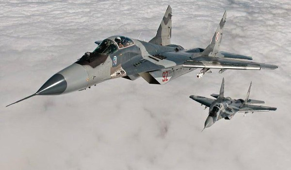 Ba Lan, Bulgaria và Slovakia đều là những nước thành viên NATO đang vận hành MiG-29 - loại máy bay chiến đấu hạng trung thế hệ thứ tư được đưa vào trang bị từ năm 1982 và được thiết kế để có thể đối phó với F-16 trong không chiến.