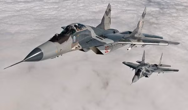 Ba Lan, Bulgaria và Slovakia đều là những nước thành viên NATO đang vận hành MiG-29 - loại máy bay chiến đấu hạng trung thế hệ thứ tư được đưa vào trang bị từ năm 1982 và được thiết kế để có thể đối phó với F-16 trong không chiến.