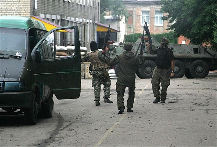 Một số báo cáo sau đó cho biết lý do của cuộc đấu đá nội bộ giữa hai bên là do Tiểu đoàn Azov hoàn toàn không tuân theo mệnh lệnh của quân đội, không tuân lệnh trên chiến trường và không chịu tuân theo sự chỉ đạo của cấp trên.