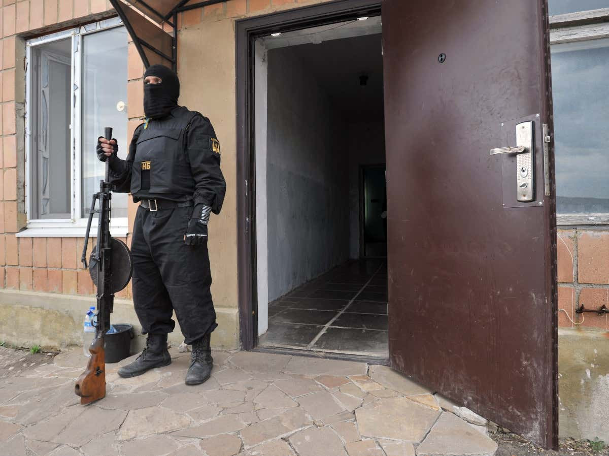 Không rõ lực lượng Phòng vệ Lãnh thổ Ukraine có bao nhiêu khẩu DP-27 trong kho vũ khí hoặc nguồn vũ khí này đến từ đâu. Tuy nhiên, nó không phải là vũ khí cổ điển duy nhất được nước này sử dụng. Các video cũng xuất hiện cho thấy một số tình nguyện viên đã điều khiển súng máy hạng nặng M1910 của Nga.