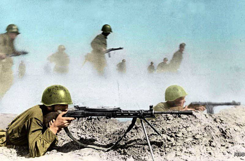 Súng máy bộ binh Degtyaryov còn được gọi là DP-27, lực lượng quân đội các nước phương Tây thường gọi là DP-28. Được phát triển bởi nhà thiết kế vũ khí bộ binh của Liên Xô Vasily Degtyaryov, súng máy hạng nhẹ DP-27 được đánh giá là đáng tin cậy, chính xác và quan trọng nhất là bền.